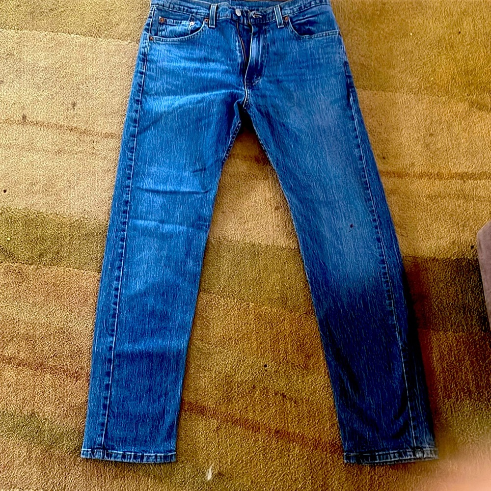 Levi Strauss & co 505 size W 33 L 32 great shaped like new no wear or fading.